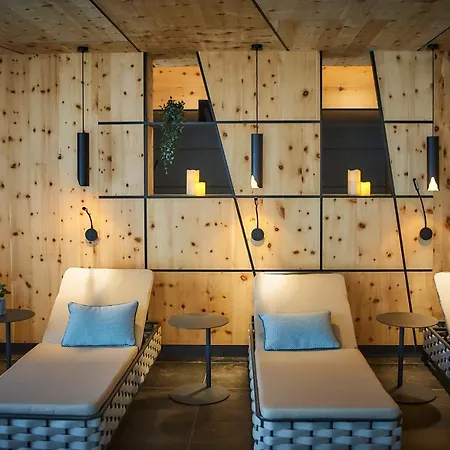 Ξενοδοχείο Astrid - In - Out 4*