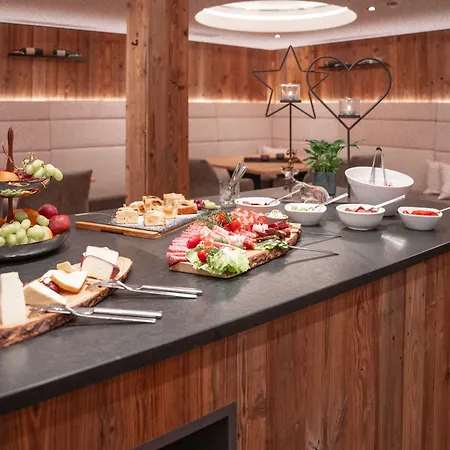 Ξενοδοχείο Astrid - In - Out