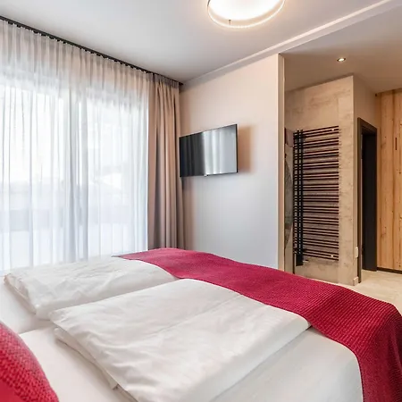 Astrid - In - Out Σάαλμπαχ-Χίντεργκλεμ