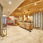 Astrid Inklusive Jokercard & Pool Saalbach Hinterglemm