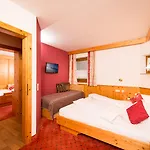 Szálloda Astrid Inklusive Jokercard & Pool Saalbach Hinterglemm