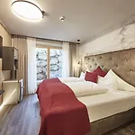 Astrid Inklusive Jokercard & Pool Szálloda Saalbach Hinterglemm