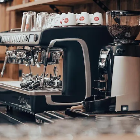 Astrid - In - Out 4*