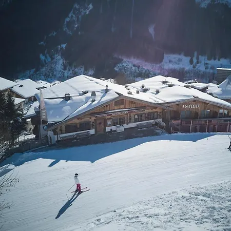 Astrid - In - Out ホテル