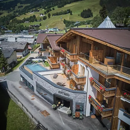 Astrid - In - Out Hotel