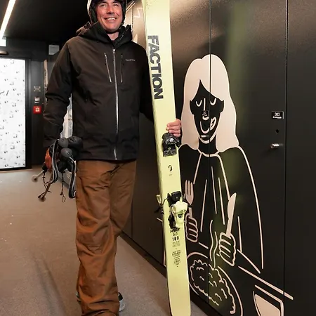 Astrid - In - Out Hotel 4*