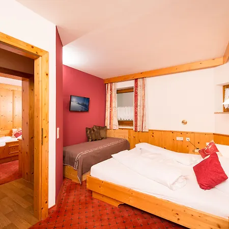 Hotel Astrid Mit Panoramapool & Inklusive Jokercard Saalbach-Hinterglemm