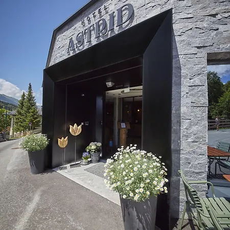 Astrid - In - Out Hotel 4*