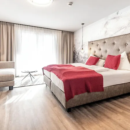 ホテル Astrid - In - Out 4*