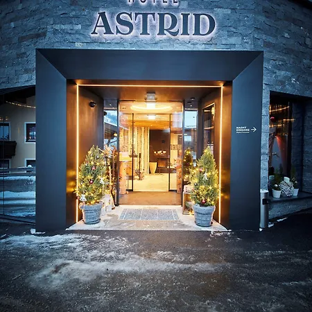 Astrid - In - Out